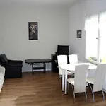 Central Apartments Daire Berlin